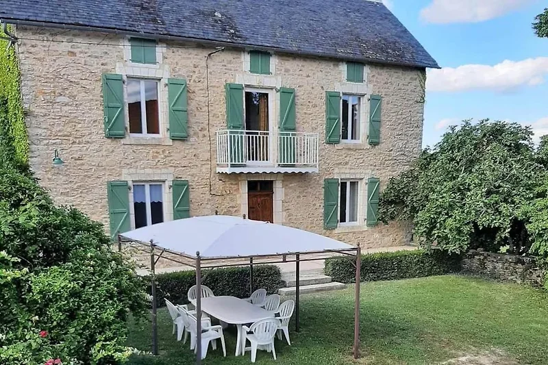 Außenseite Ferienhaus (Sommer)