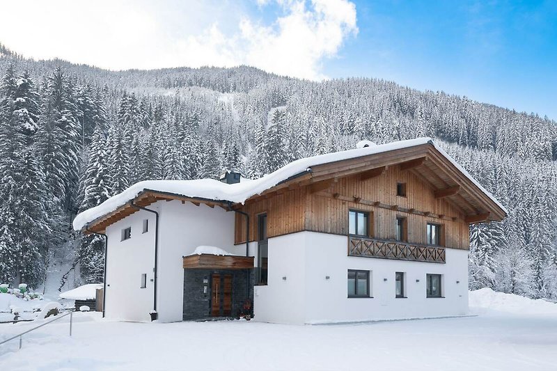 Außenseite Ferienhaus (Winter)