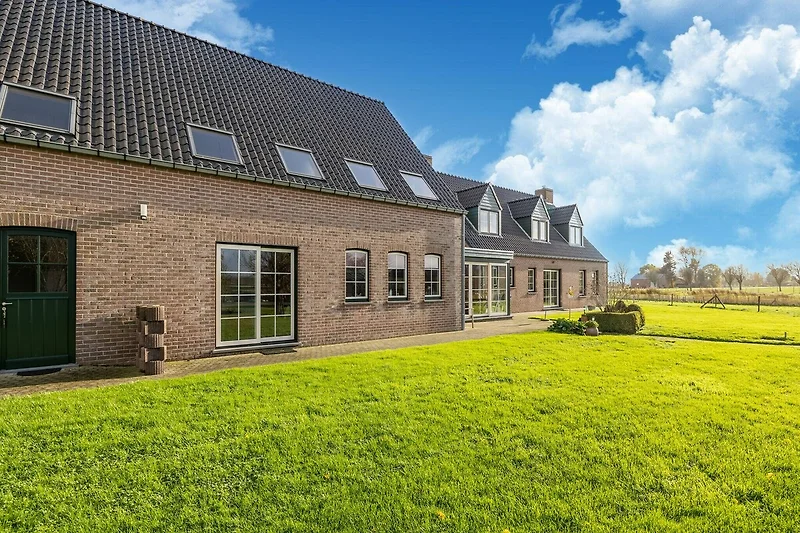 Außenseite Ferienhaus (Sommer)