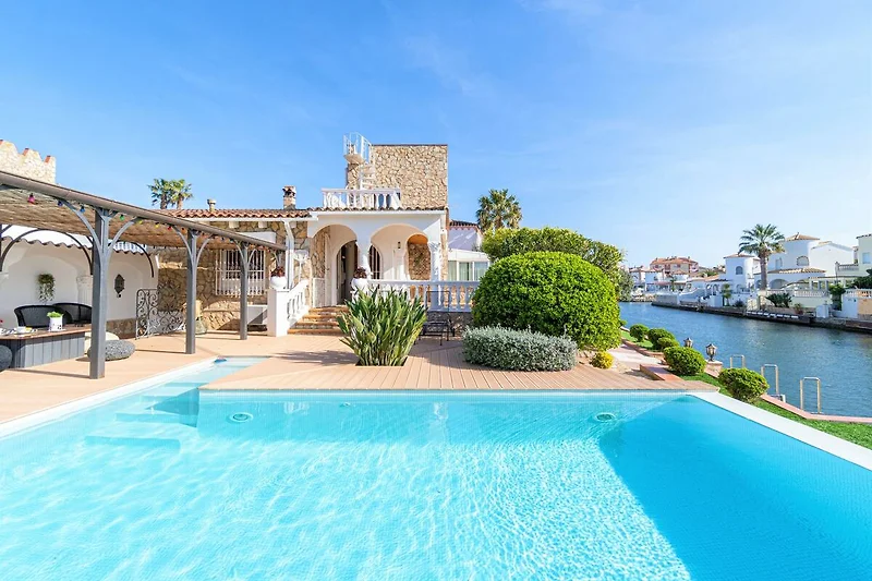 Piscina casa vacanze