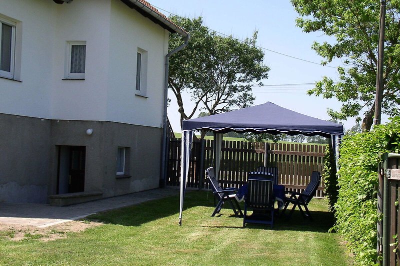 Außenseite Ferienhaus (Sommer)