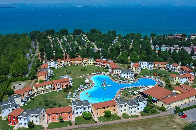 Außenseite Ferienhaus (Sommer)