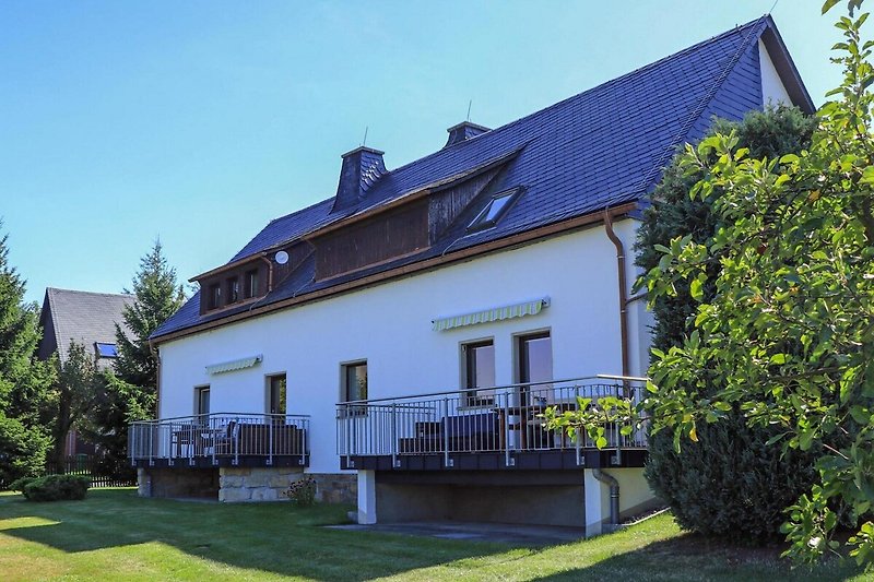 Außenseite Ferienhaus (Sommer)