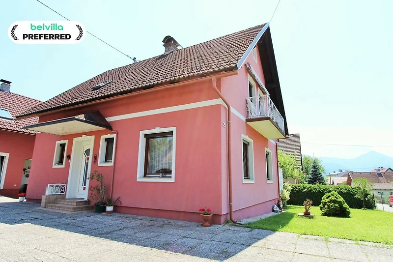 Außenseite Ferienhaus (Sommer)