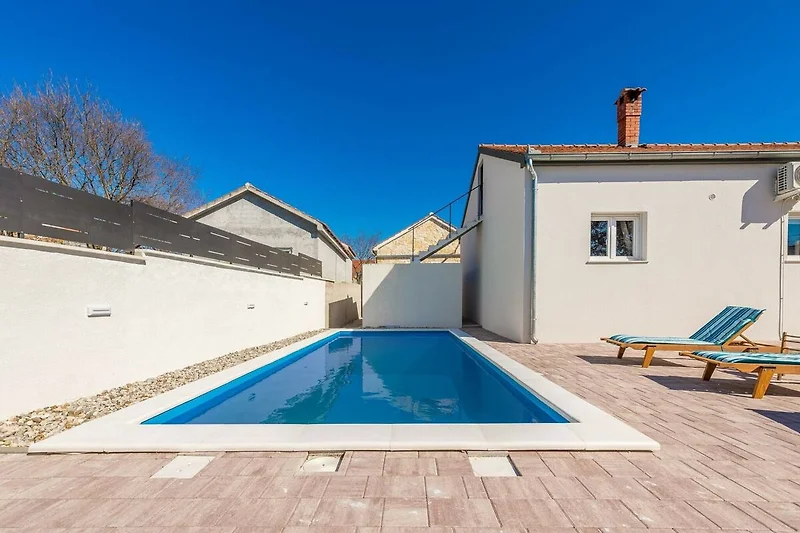 Piscina casa vacanze