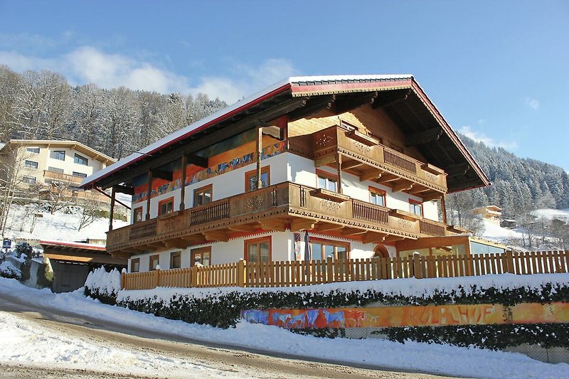 Außenseite Ferienhaus (Winter)