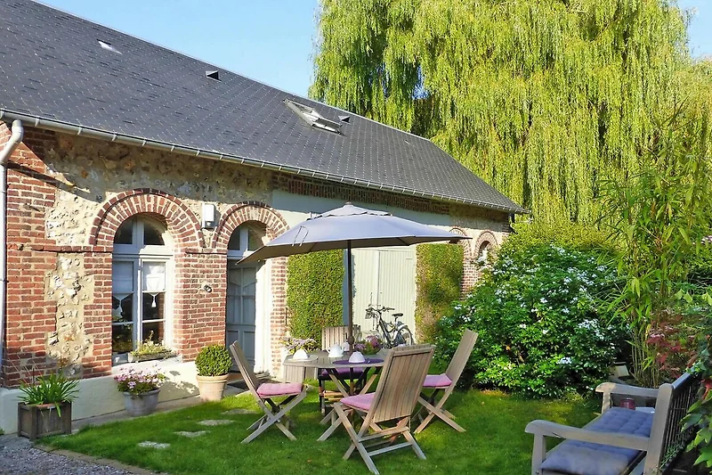 Außenseite Ferienhaus (Sommer)