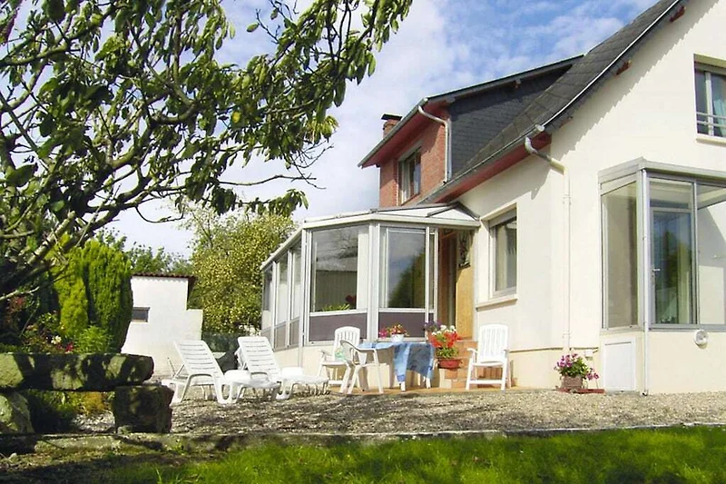 Außenseite Ferienhaus (Sommer)