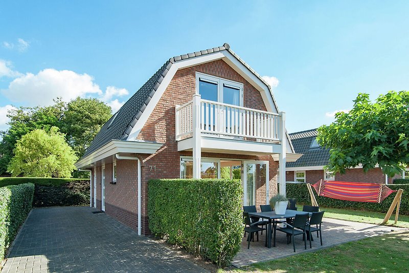 Außenseite Ferienhaus (Sommer)