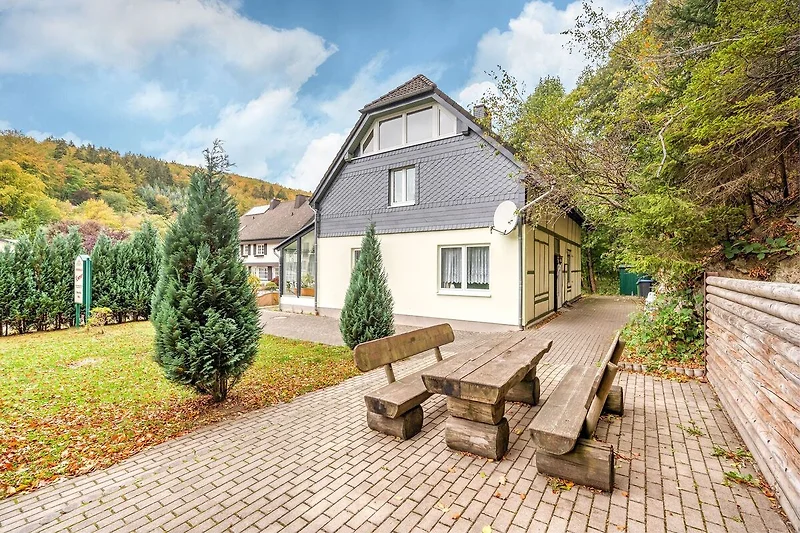 Außenseite Ferienhaus (Sommer)