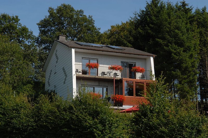 Außenseite Ferienhaus (Sommer)