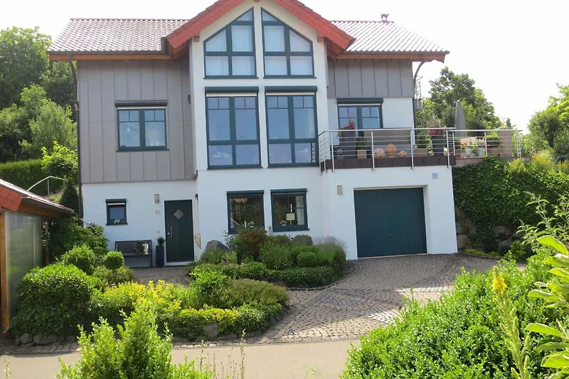 Außenseite Ferienhaus (Sommer)