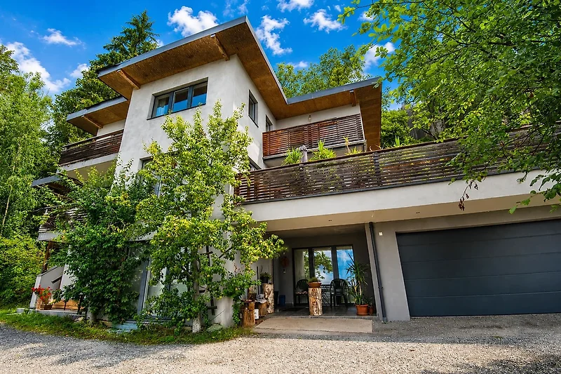 Außenseite Ferienhaus (Sommer)
