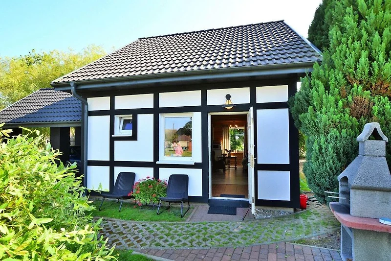 Außenseite Ferienhaus (Sommer)
