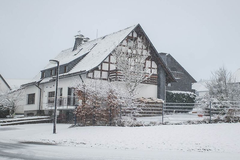 Außenseite Ferienhaus (Winter)