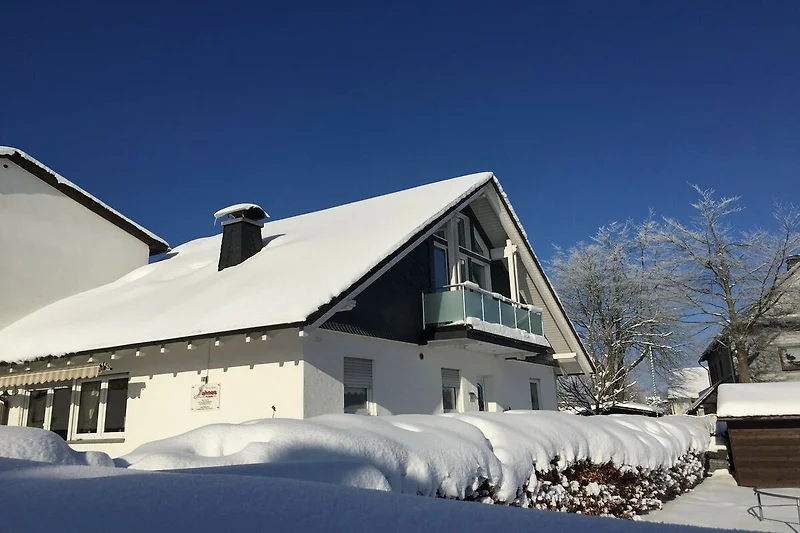 Außenseite Ferienhaus (Winter)