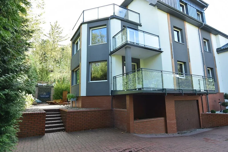 Außenseite Ferienhaus (Sommer)