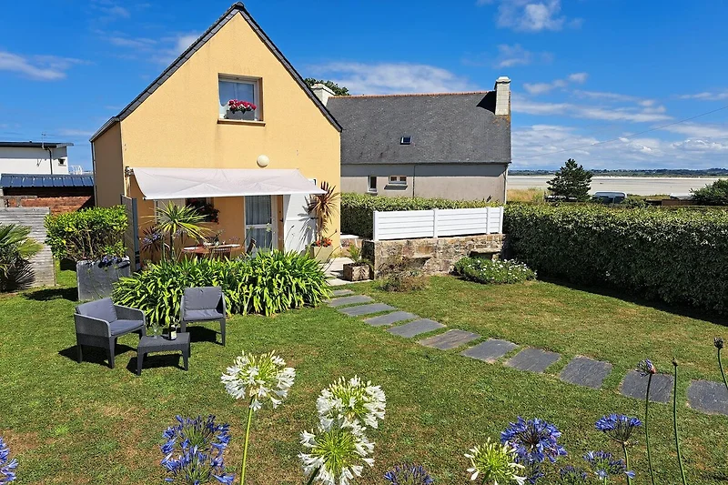 Außenseite Ferienhaus (Sommer)