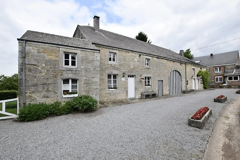Außenseite Ferienhaus (Sommer)