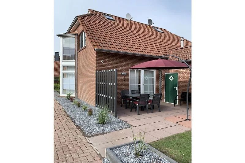 Außenseite Ferienhaus (Sommer)