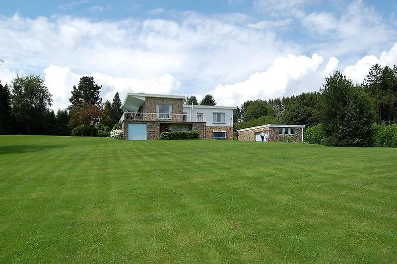 Außenseite Ferienhaus (Sommer)