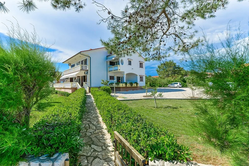 Außenseite Ferienhaus (Sommer)