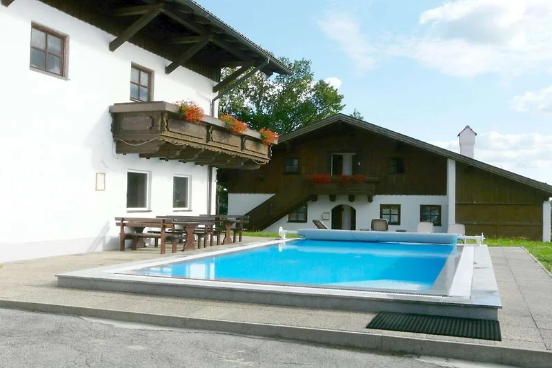 Außenseite Ferienhaus (Sommer)