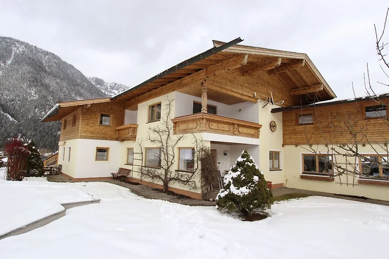 Außenseite Ferienhaus (Winter)