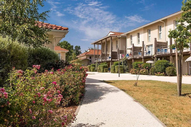 Außenseite Ferienhaus (Sommer)