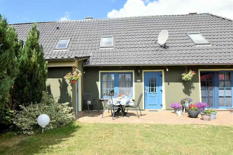 Außenseite Ferienhaus (Sommer)