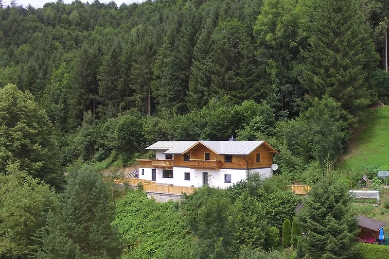 Außenseite Ferienhaus (Sommer)