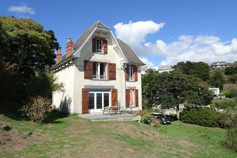 Außenseite Ferienhaus (Sommer)
