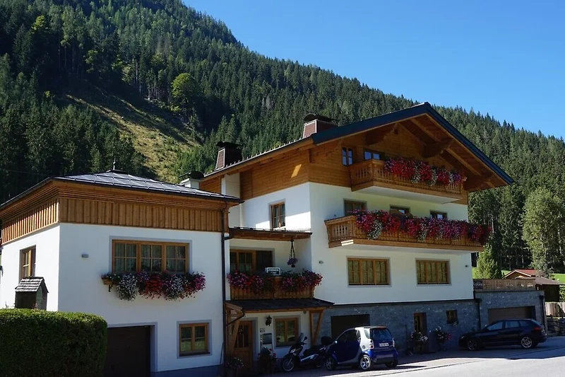 Außenseite Ferienhaus (Sommer)