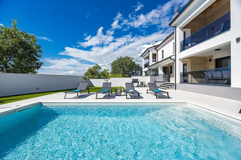 Außenseite Ferienhaus (Sommer)