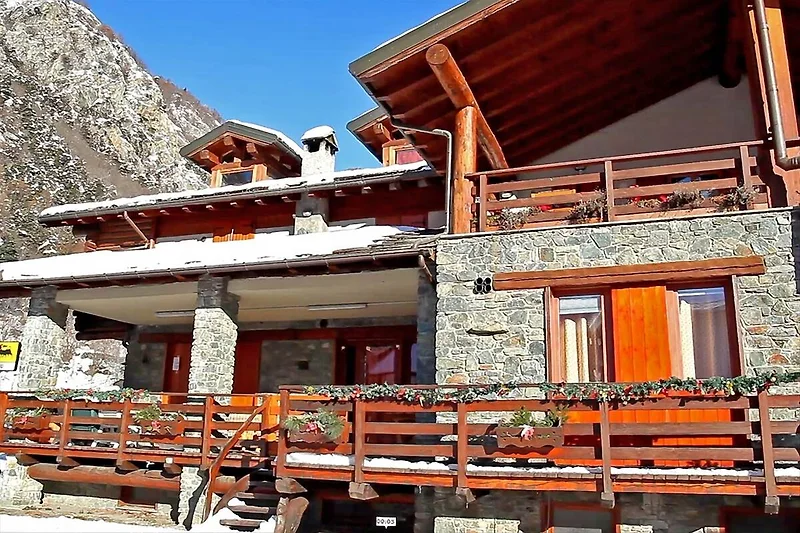Außenseite Ferienhaus (Winter)