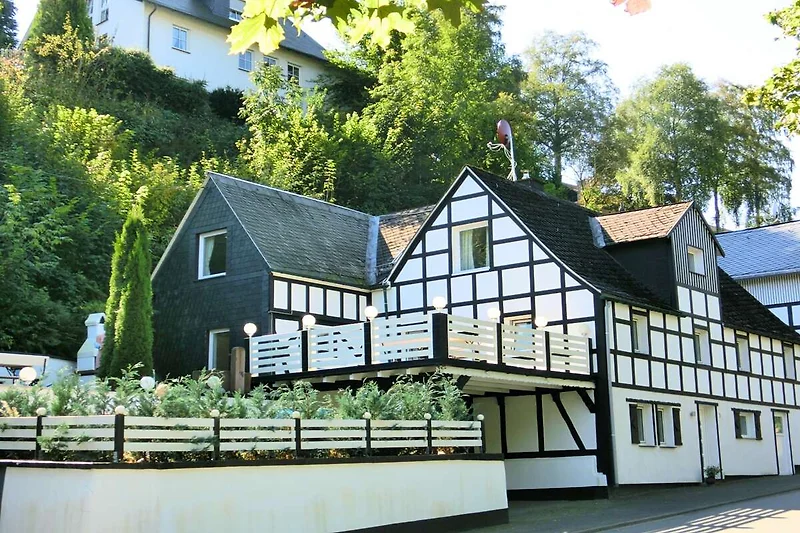 Außenseite Ferienhaus (Sommer)