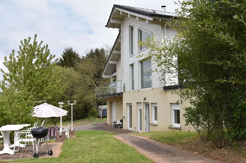 Außenseite Ferienhaus (Sommer)