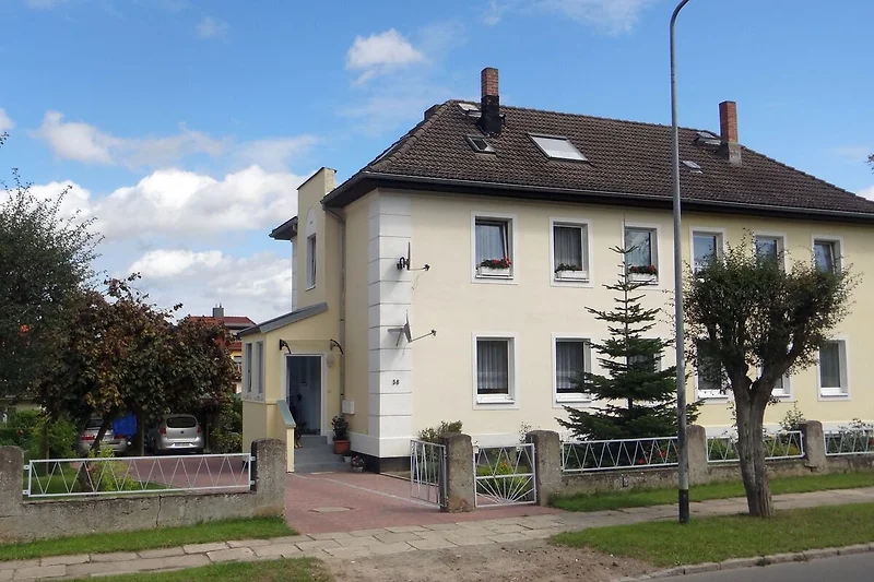 Außenseite Ferienhaus (Sommer)