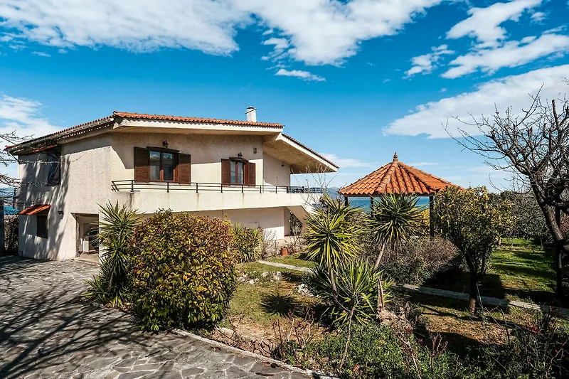 Außenseite Ferienhaus (Sommer)