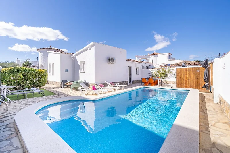 Piscina casa vacanze