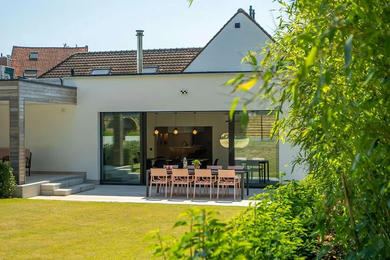 Außenseite Ferienhaus (Sommer)
