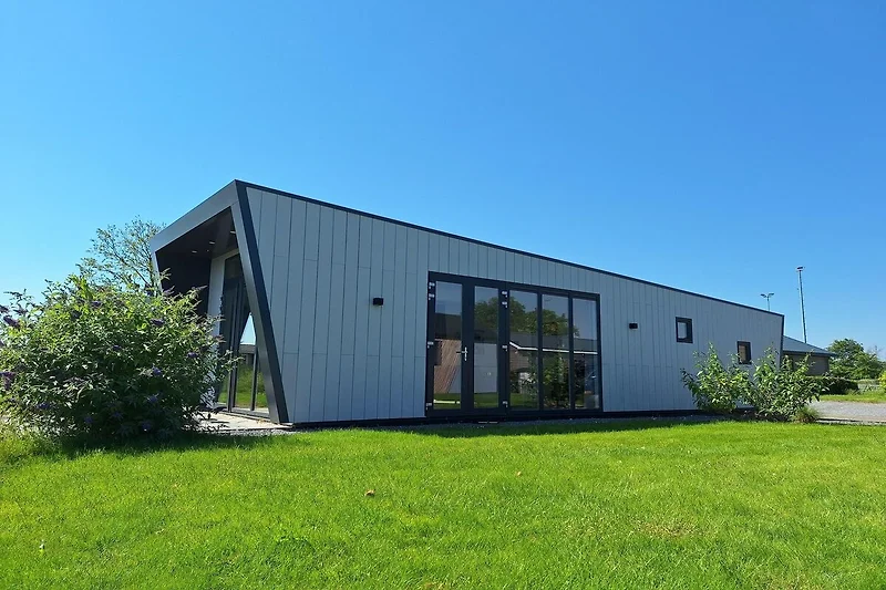 Außenseite Ferienhaus (Sommer)