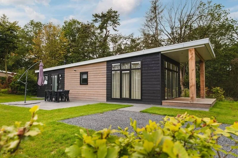 Außenseite Ferienhaus (Sommer)