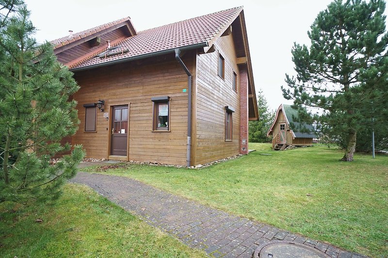 Außenseite Ferienhaus (Sommer)