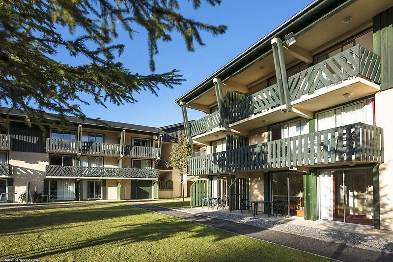 Außenseite Ferienhaus (Sommer)