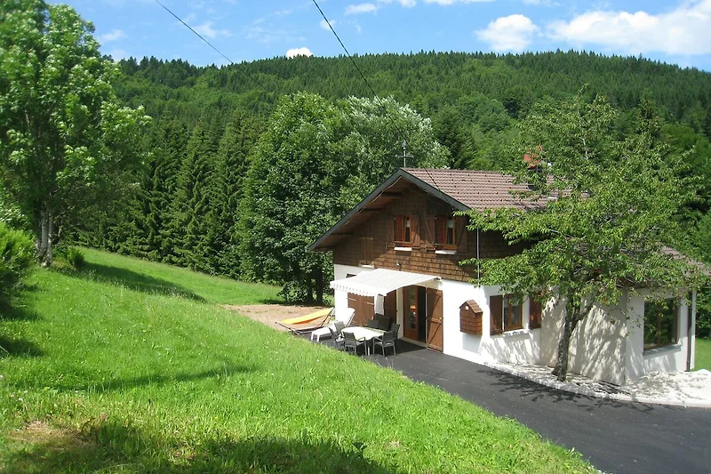 Außenseite Ferienhaus (Sommer)
