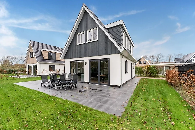 Außenseite Ferienhaus (Sommer)