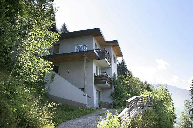 Außenseite Ferienhaus (Sommer)