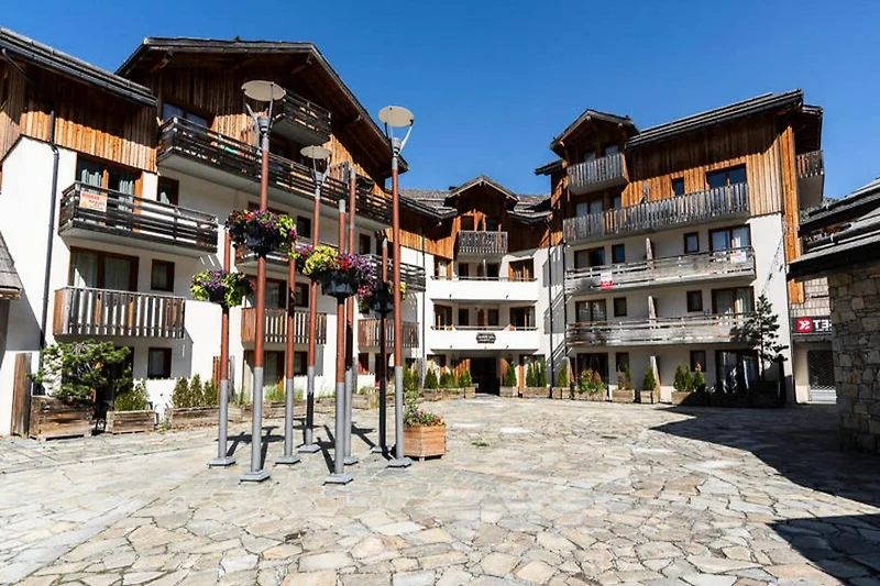 Außenseite Ferienhaus (Sommer)