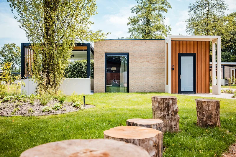 Außenseite Ferienhaus (Sommer)
